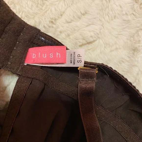 Lingerie - Picture 2 of 6